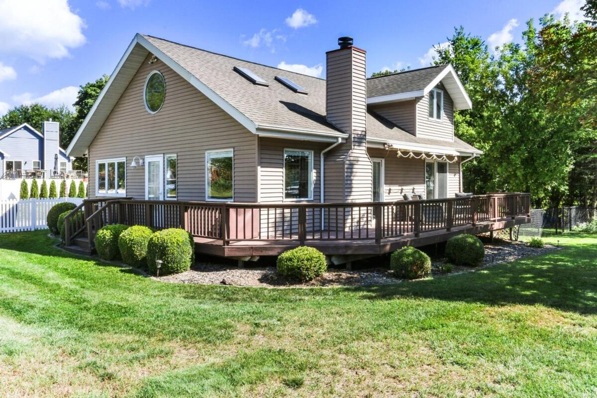 Como Lakeview Loft - Massive Wraparound Deck - Filtered Lake Views - Hot Tub - Fire Pit - Gas Fireplace Villa Lake Geneva Exterior photo